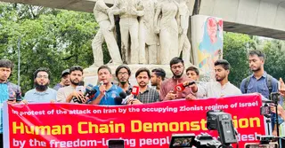 ইরানে ইসরাইলের হামলার প্রতিবাদে মানববন্ধন ইনকিলাব মঞ্চের